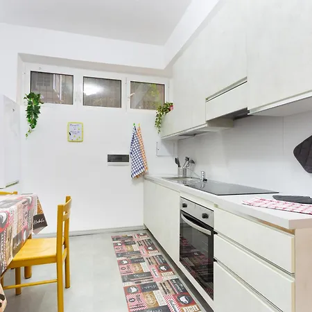 Relaxation Oasis With Parking Space, 5 Min From San Martino Apartment Genoa